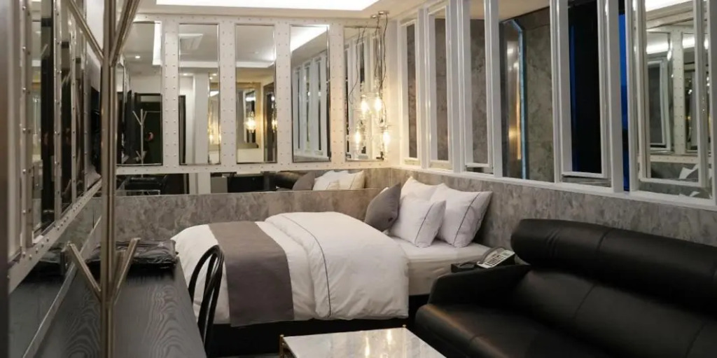Astro Hotel