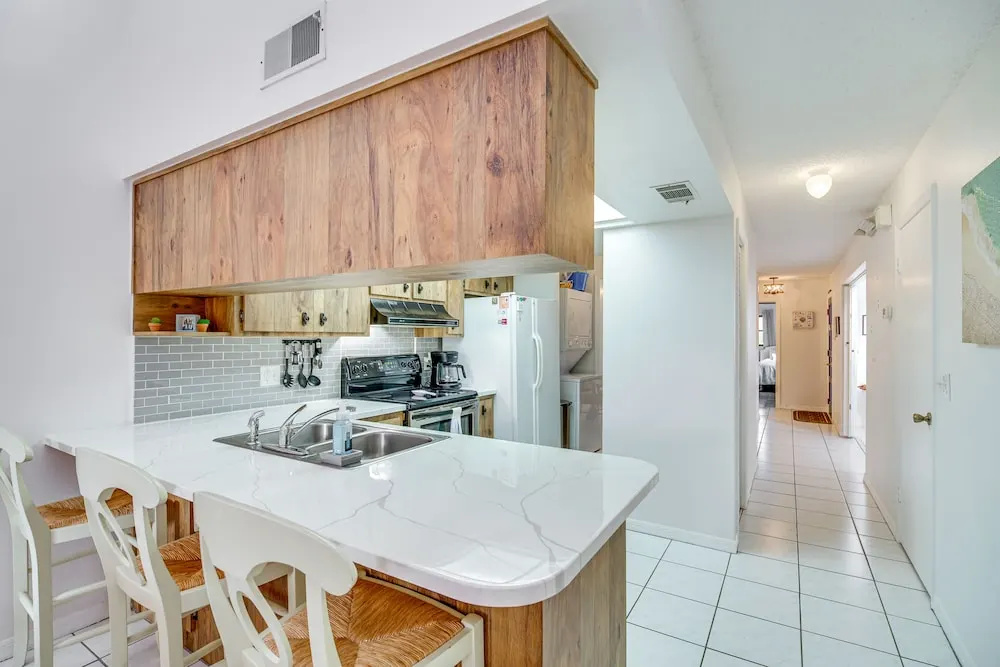 Satellite Beach Townhome w/ Patios, & Beach Gear