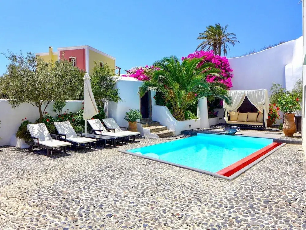 Villa in Santorini with Stunning Outdoor Kitchen