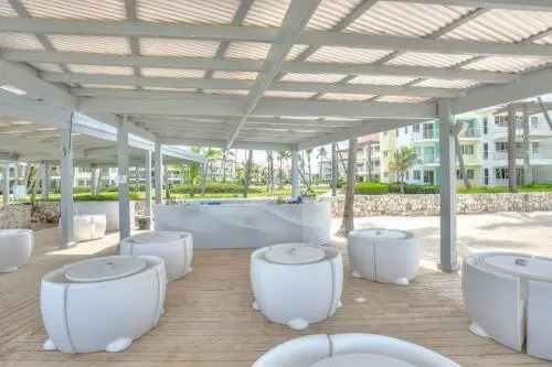 Oceanfront Apartment Turquesa A201