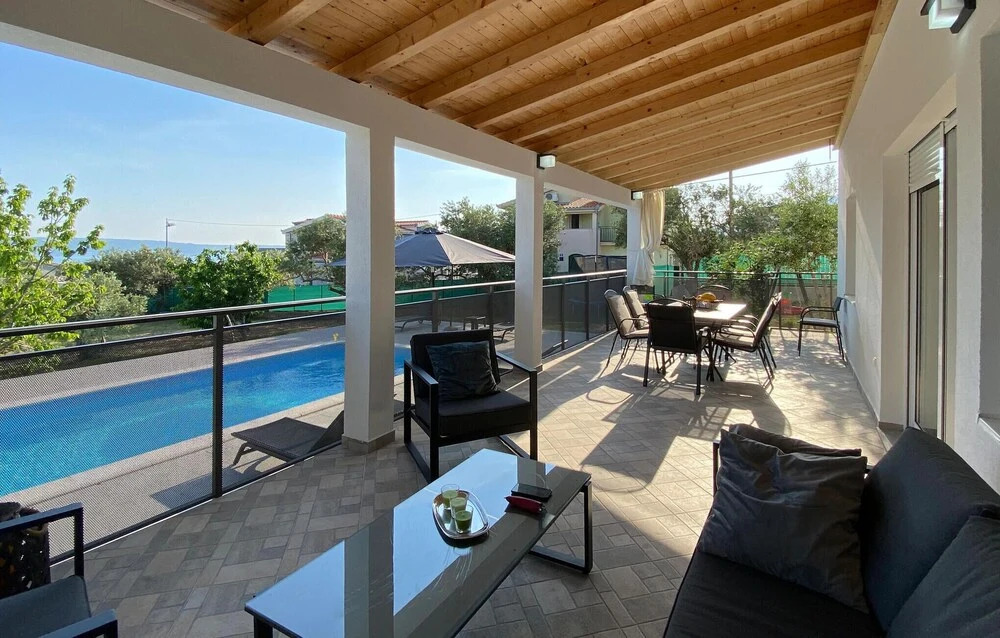 Three-Bedroom Holiday Home In Kastel Stari