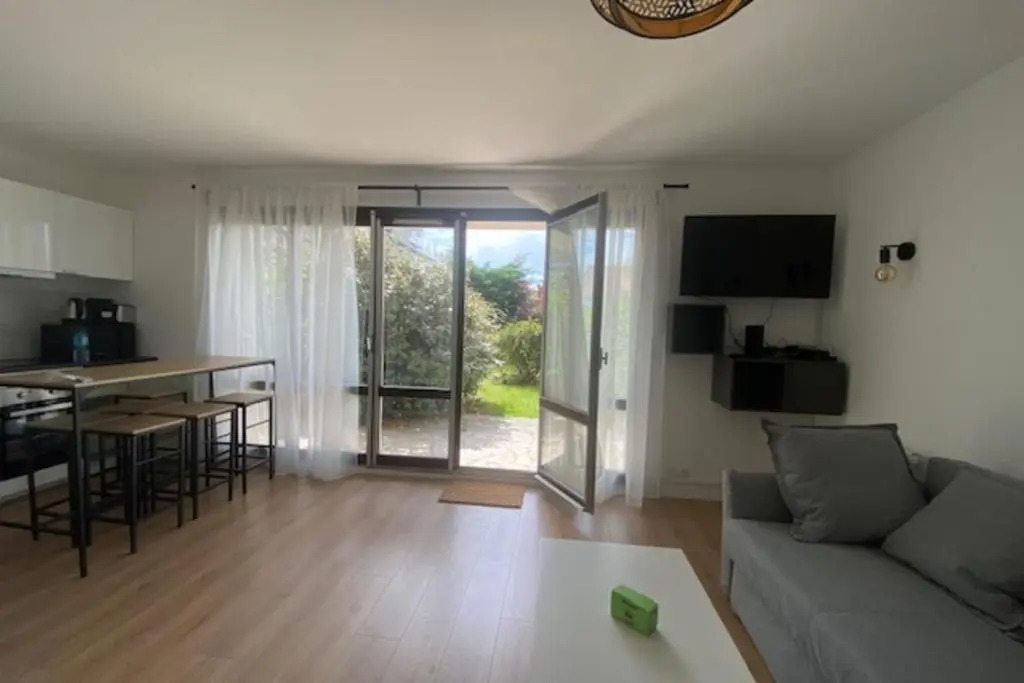 Beautiful Flat For 4 Very Closed To The Beach