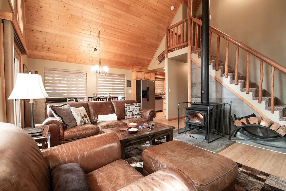 Tivoli Chalet Apartment 3 NW Comfy Cabins