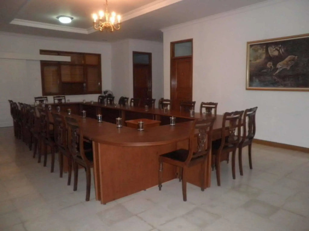 Hotel Lurus
