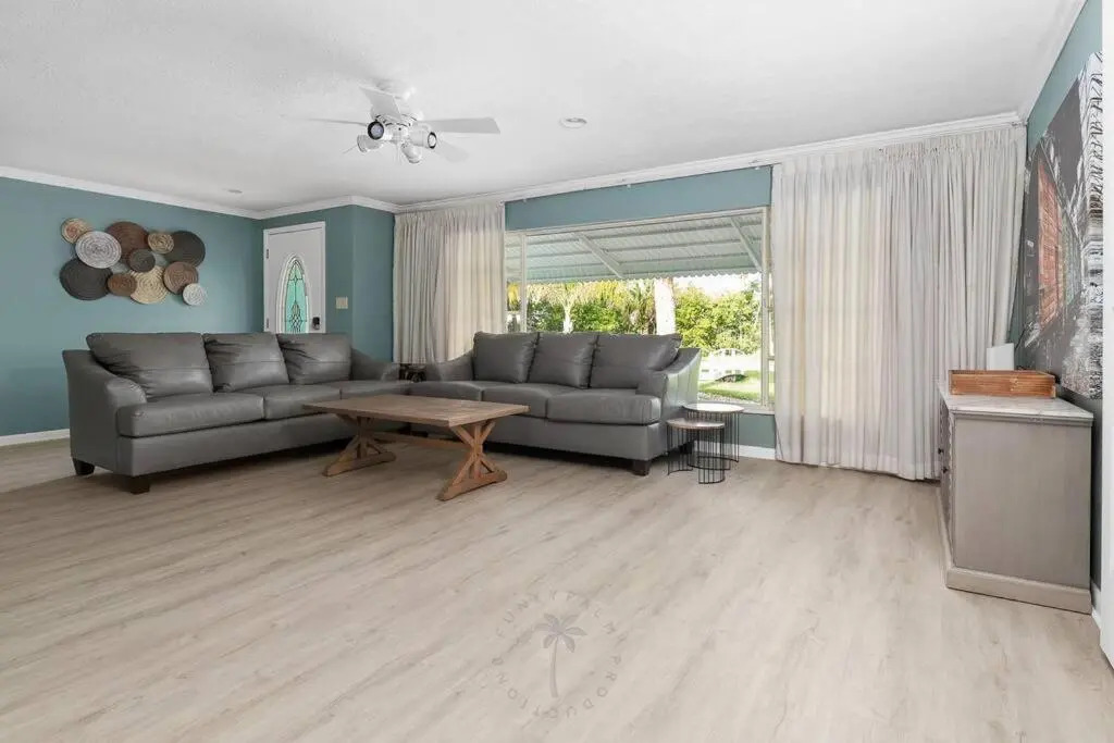 Relaxing 4 bedroom home with Pool