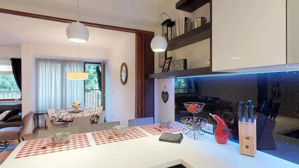 17 Ljubav Place