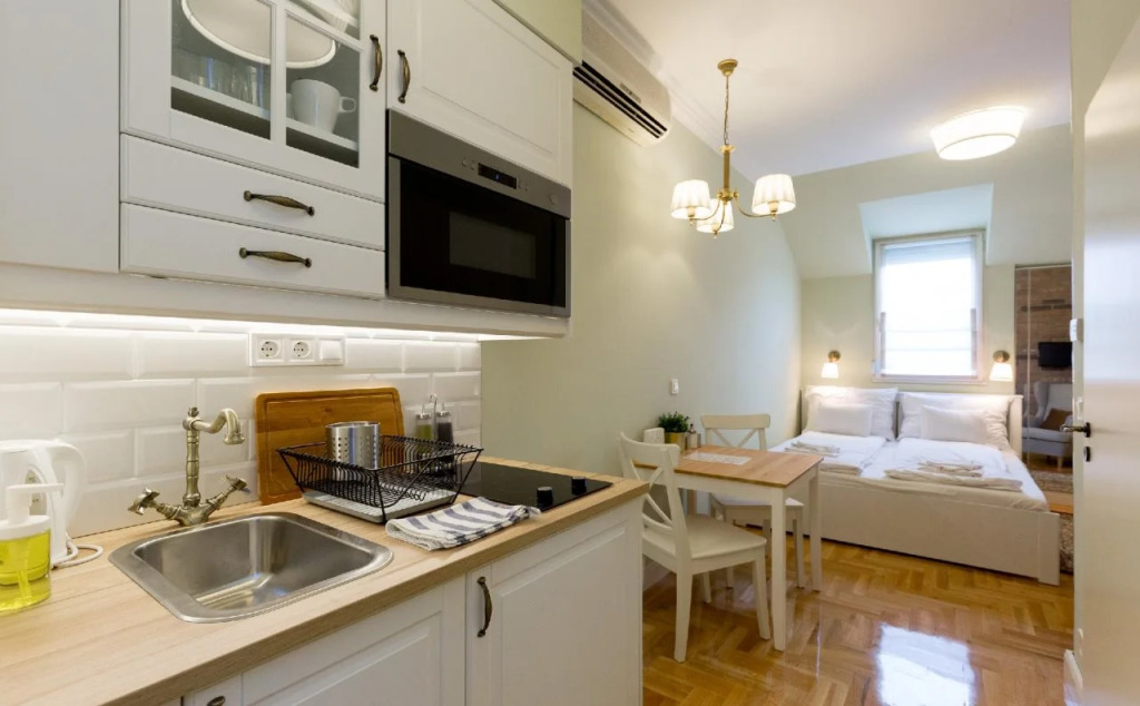 Roland Apartments