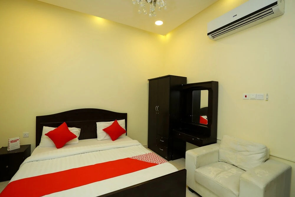 OYO 105 Grand Plaza 1