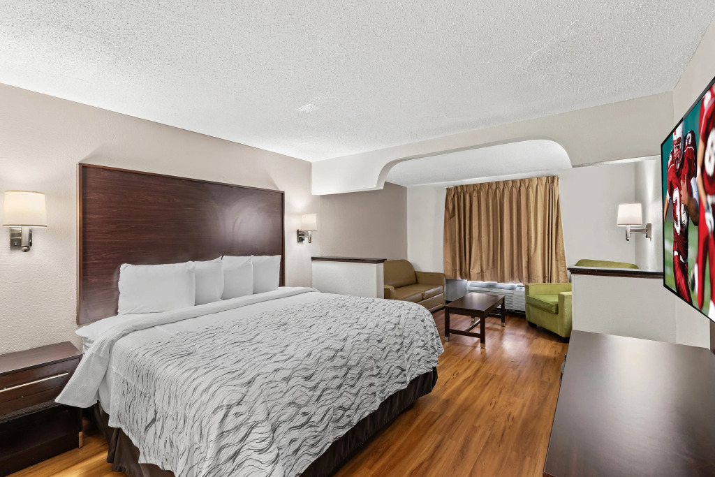 Red Roof PLUS+ & Suites Atlanta Airport South