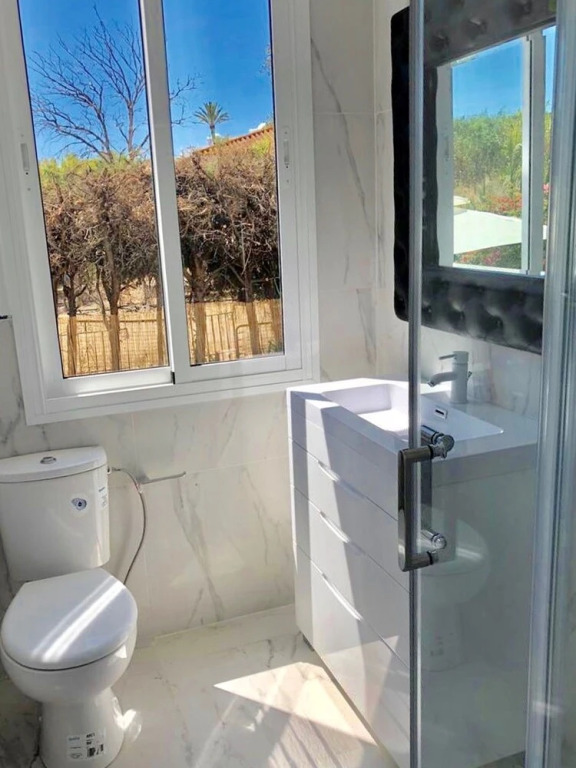 La Sala - Shabby Chic Bungalow in 5 min Walk From the Puerto Banus Beaches