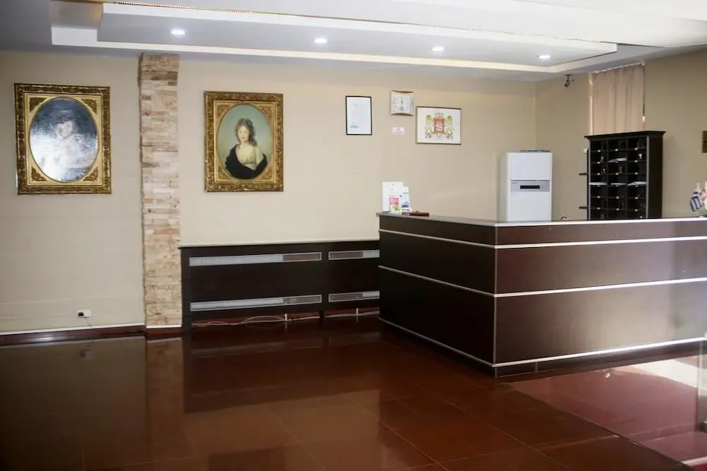 G-Bakuri Hotel