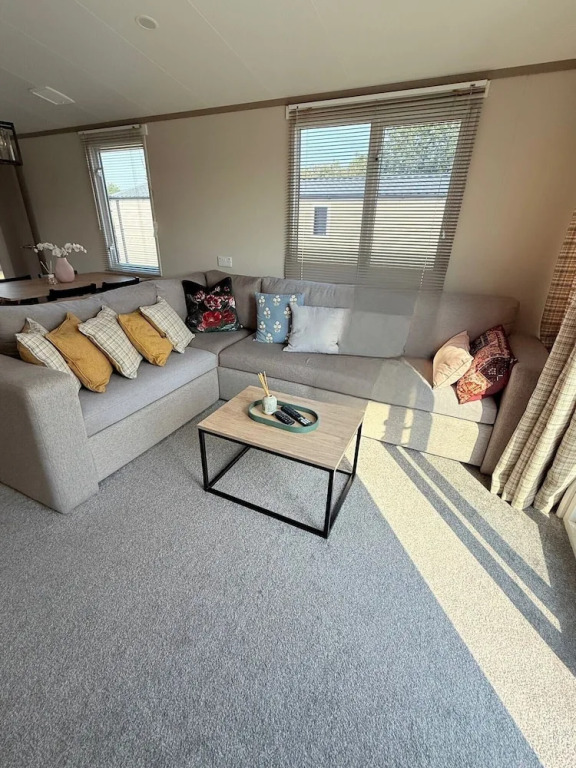 Cabin Sleeps 6 With Parking and Balcony