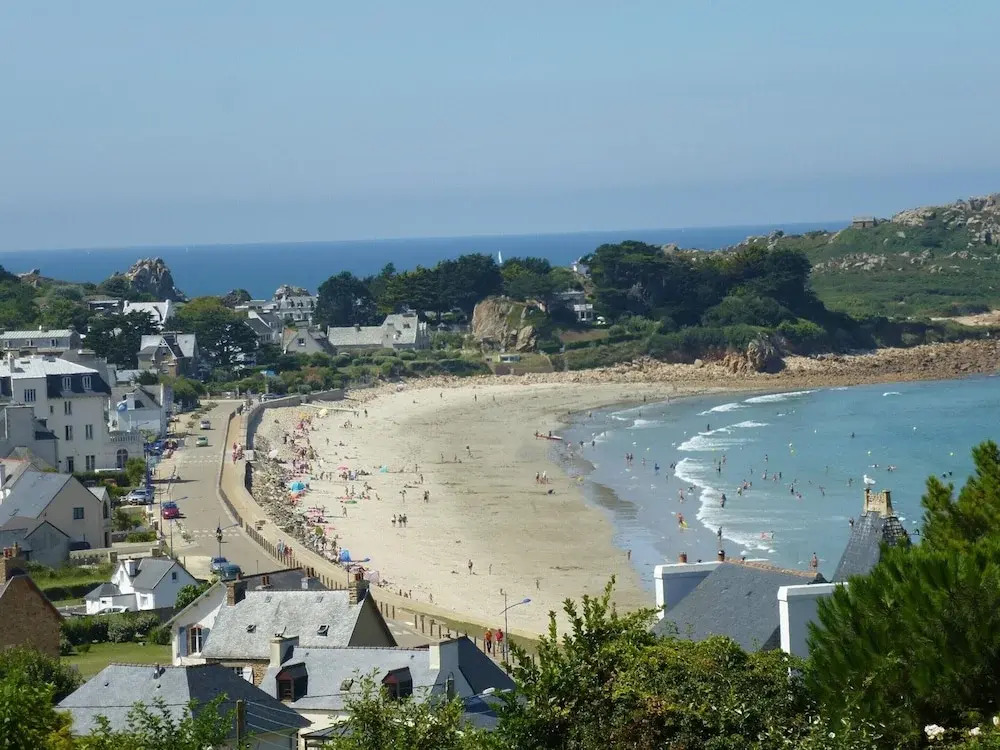 House in Plougasnou near Stunning Beaches