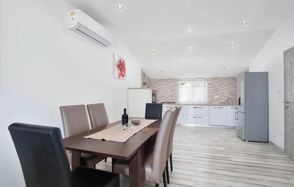 Amazing Apartment in Podstrana With 3 Bedrooms, Wifi and Outdoor Swimming Pool