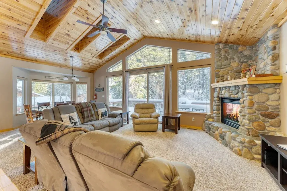 Cherry Hills Spacious Tahoe Cabin With Deck Fireplace Open Interiors