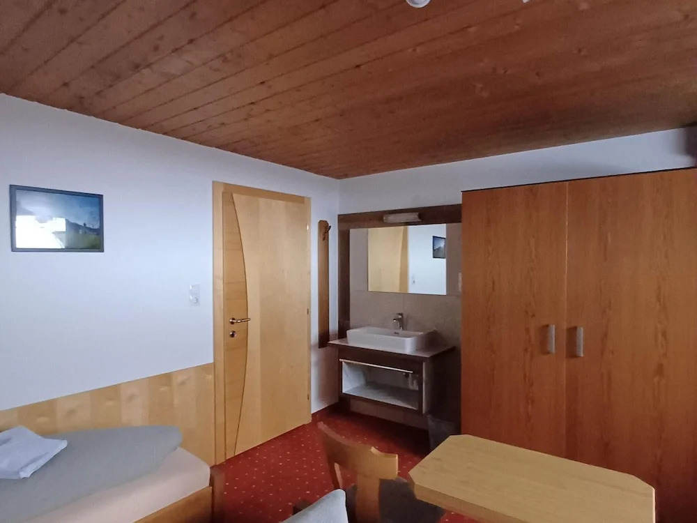 Apartment in Ski Paradise near Trails