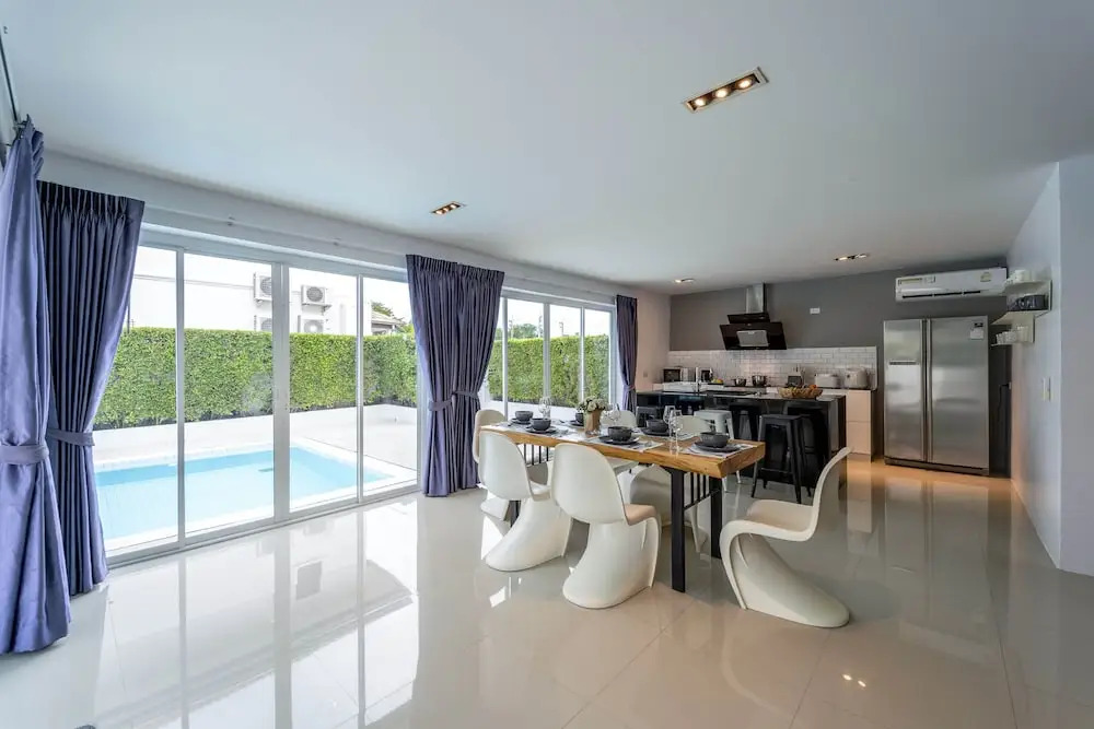 Modern 4 Bedroom Pool Villa in Good Location VY