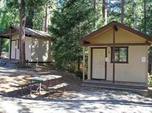 Yosemite Lakes Bunkhouse Cabin 29