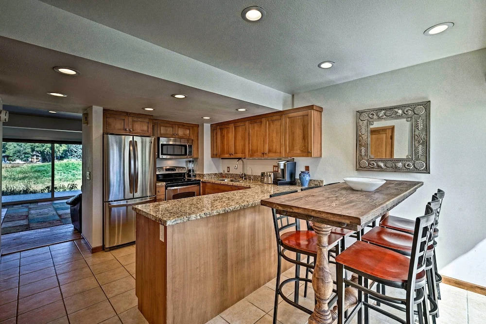 2 Mi to Slopes: Park City Ski Getaway w/ Hot Tub!
