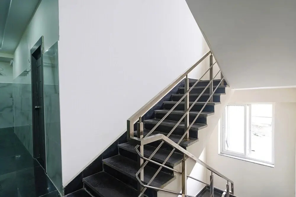 FabHotel Frendz - Nr Hitech City Metro Station