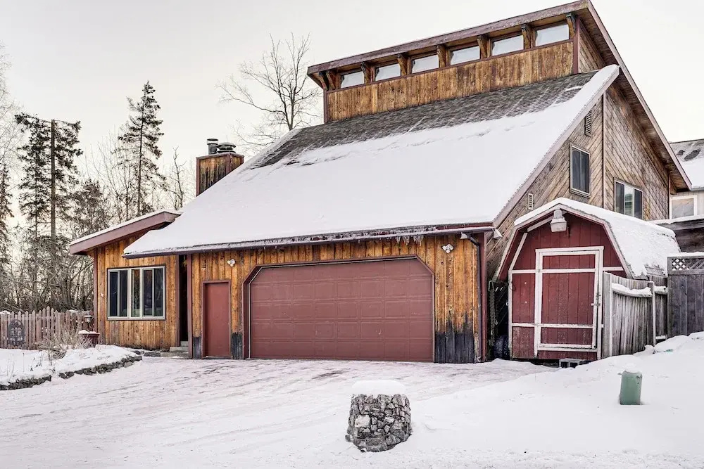 Hike, Ski & Soak! Spacious Anchorage Getaway