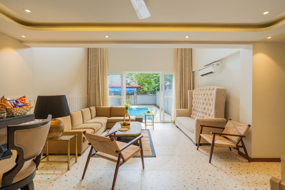 Elivaas Solace AquaVista 5BHK Villa