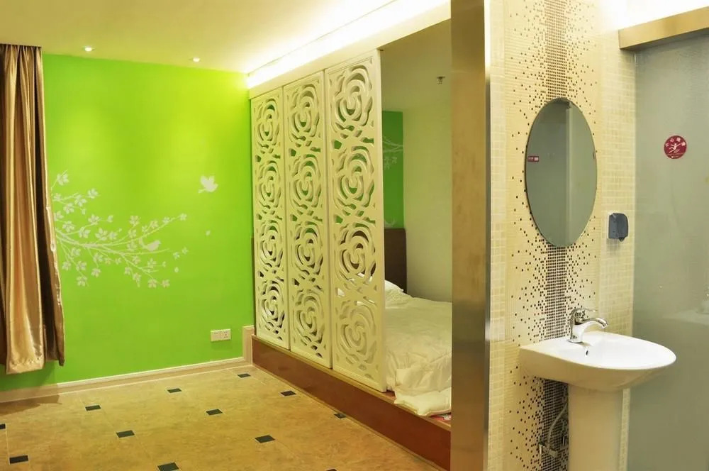 Guangzhou Weiba Hotel