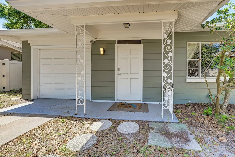 Sarasota Home w/ Patio & Gas Grill: 2 Mi to Beach!
