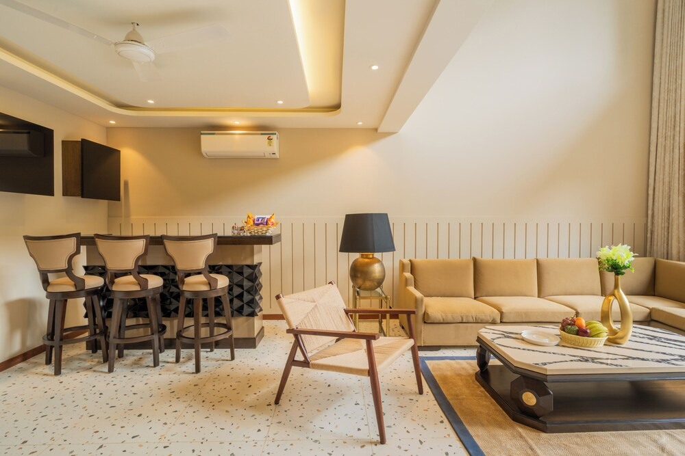 Elivaas Solace AquaVista 5BHK Villa