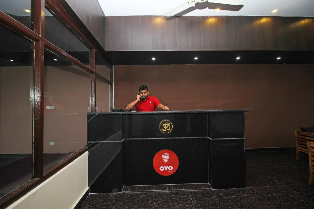 OYO 8944 Hotel Red Carpet