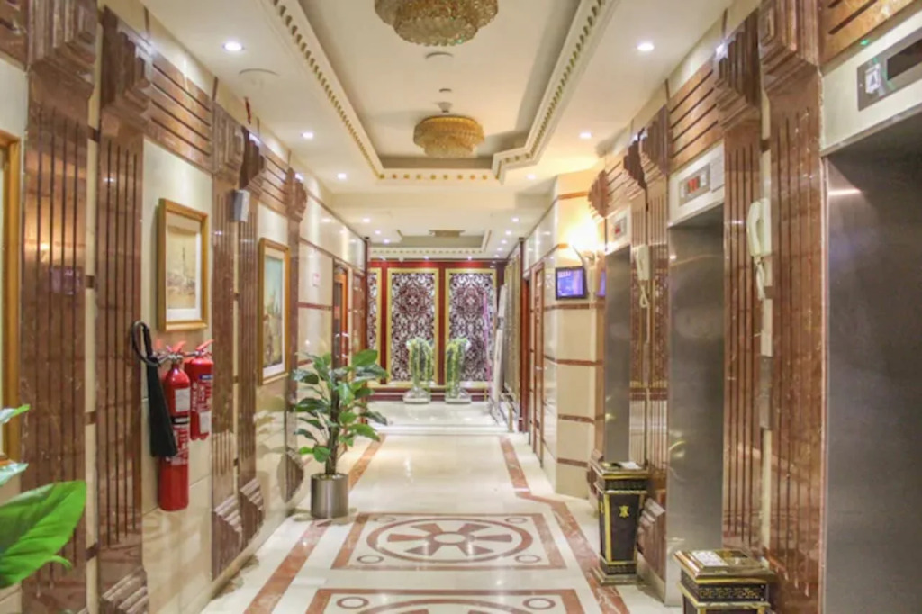 OYO 137 Clifton International Hotel