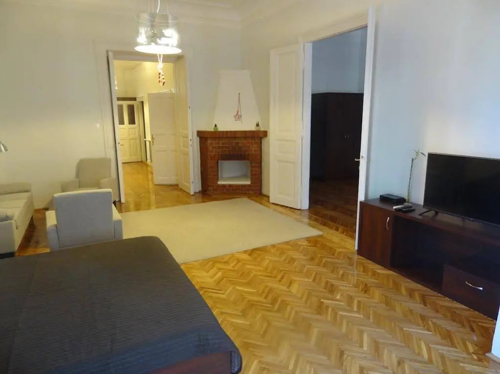 Five Seasons Apartment