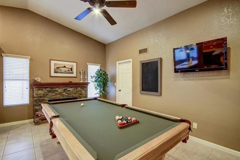 SLS Janice Luxury Home - FREE Heated Pool, Spa, Pool Table & More