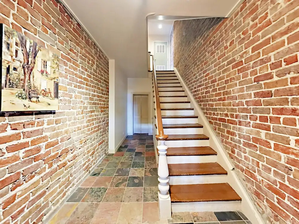 Historic Downtown Charm 3 Bedrooms 2.5 Bathrooms Townhouse