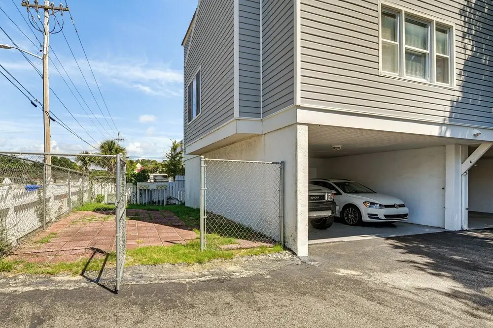 Steps to Sand: Walkable Condo in Myrtle Beach!