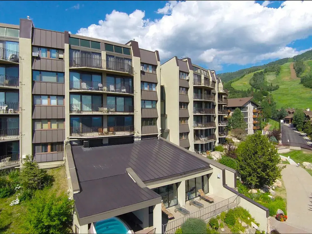 Bronze Tree Condominiums by Mountain Resorts