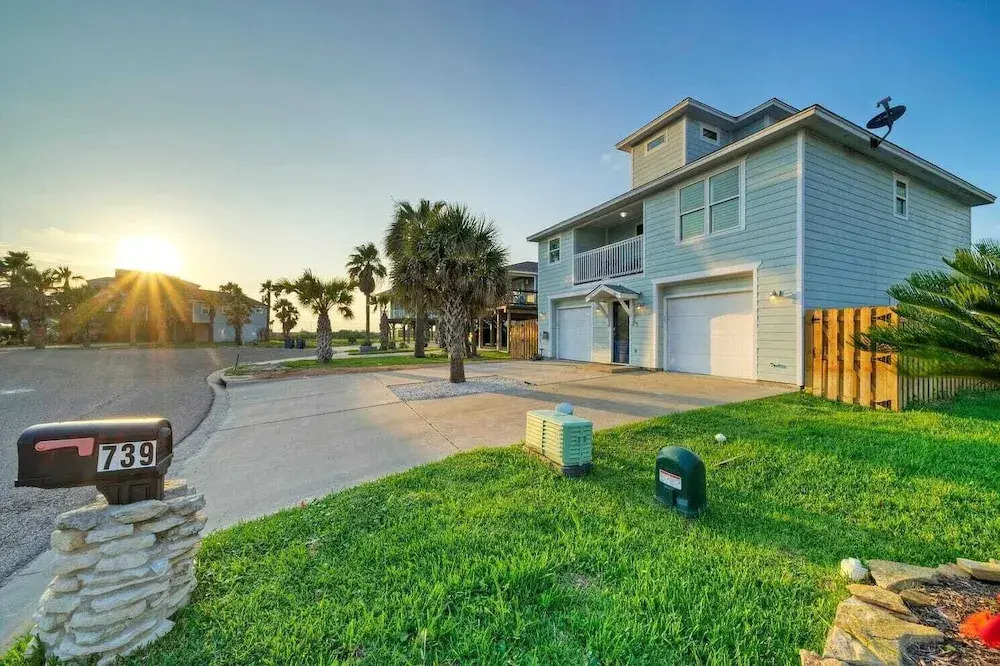 Beach Access Private Pool, Ping-pong, Firepit, Swings, & Views Tipsea Turtle