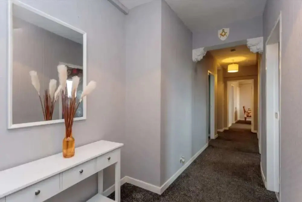 3 Bedroom Apartment on 5th Floor With Elevator