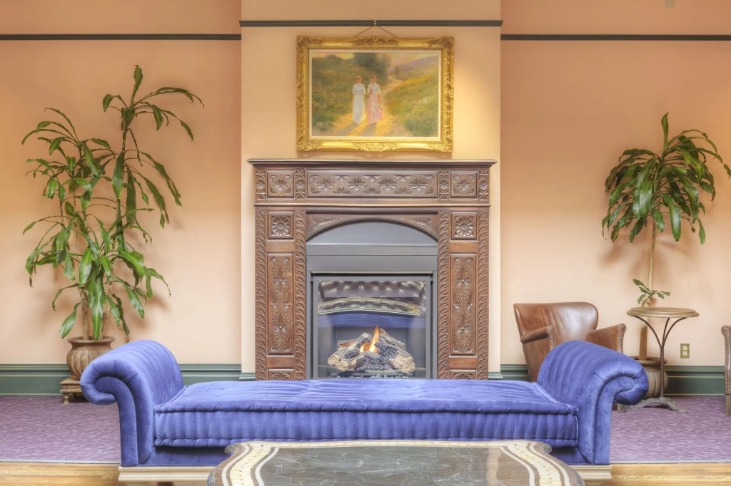 Montvale Hotel