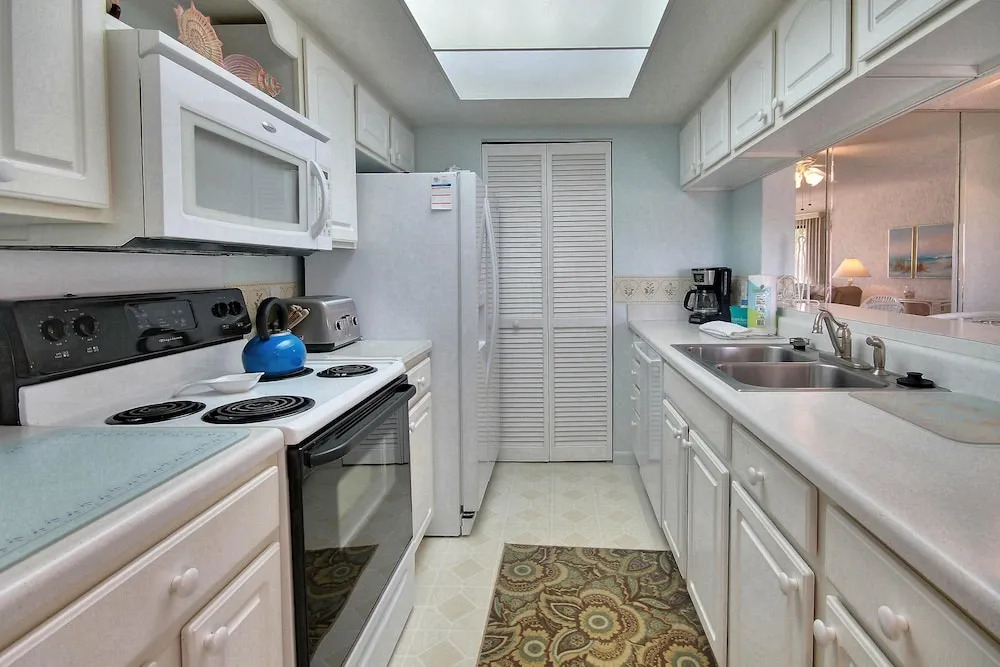 Land's End 307 Building 1 Gulf View / End Unit / 2 Balconies!