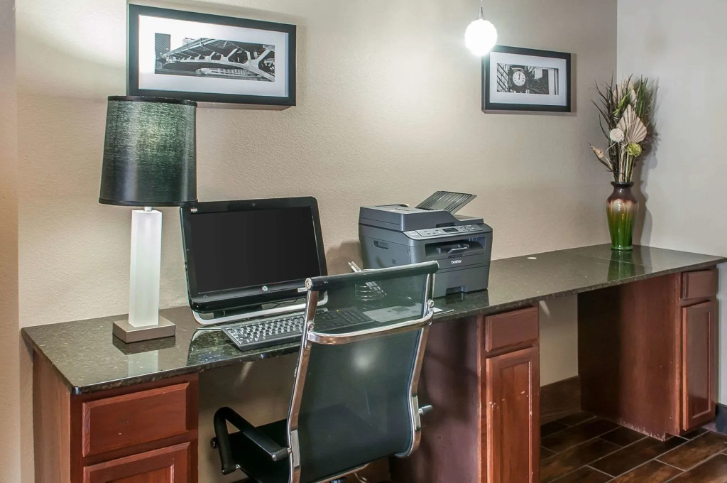 Отель Garner Albuquerque Airport by IHG