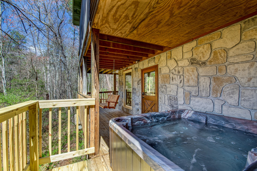 North Ridge Place Brand New Log Cabin with Hot Tub Great Location