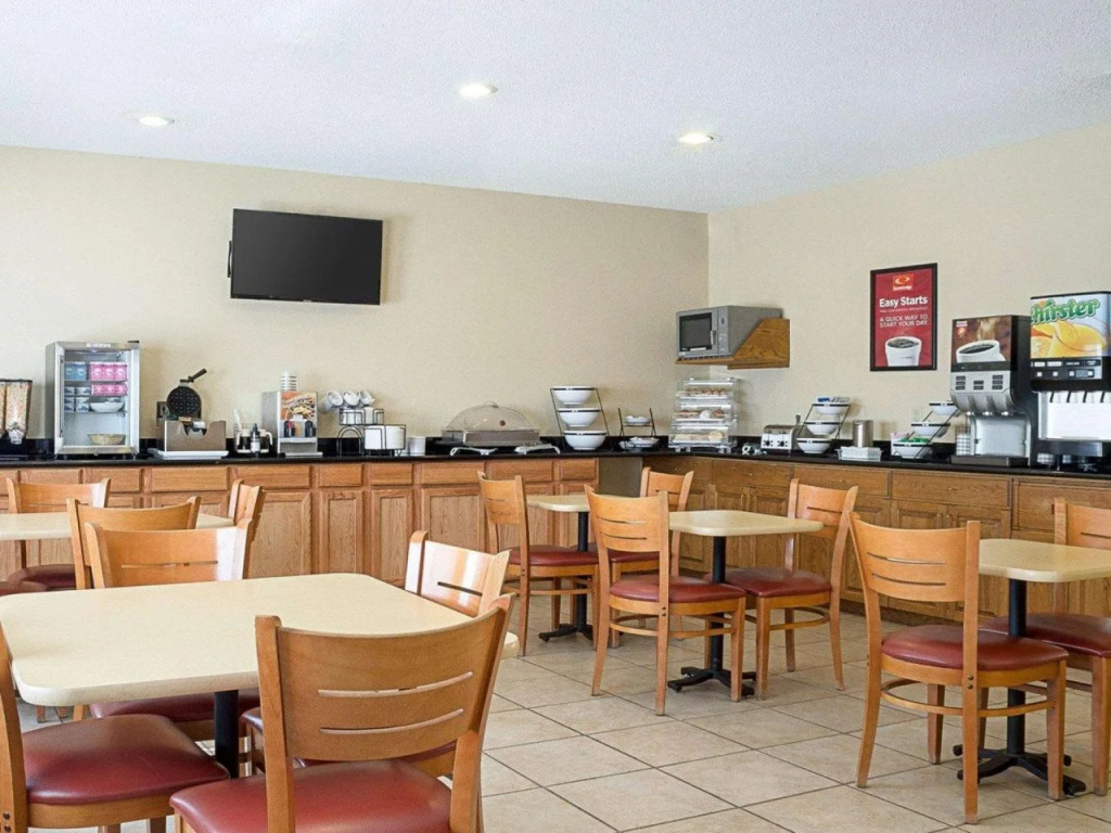Econo Lodge Fargo - West Acres