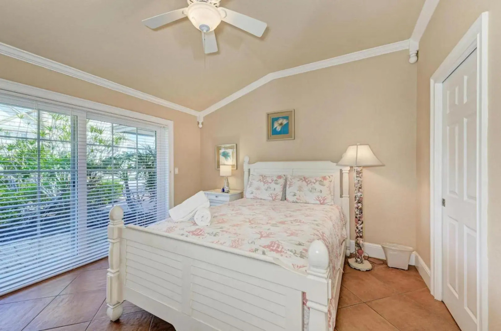 Sand Dollar - 6604 Holmes Blvd
