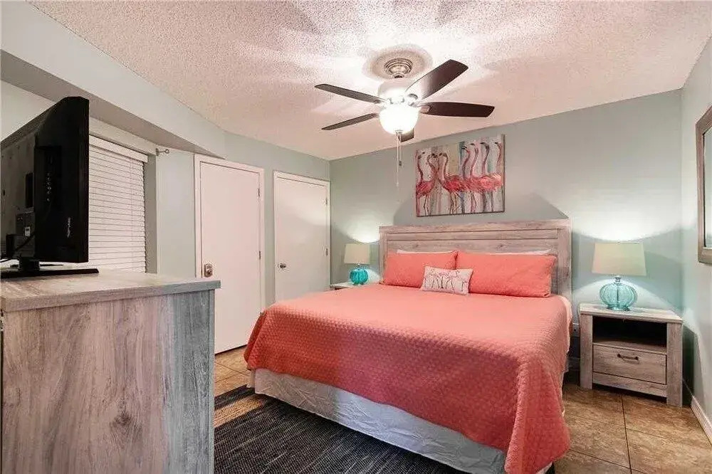 Harbour Place 109 - 3 Br condo by RedAwning