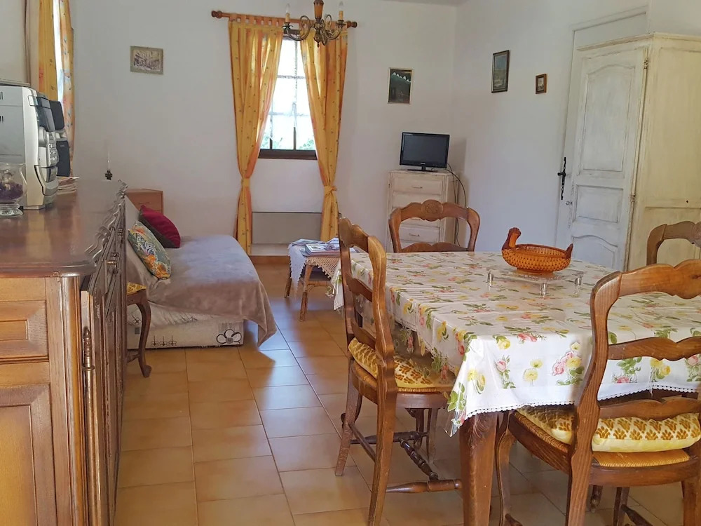 Comfortable Cottage With Pool, on Walking Distance From Town