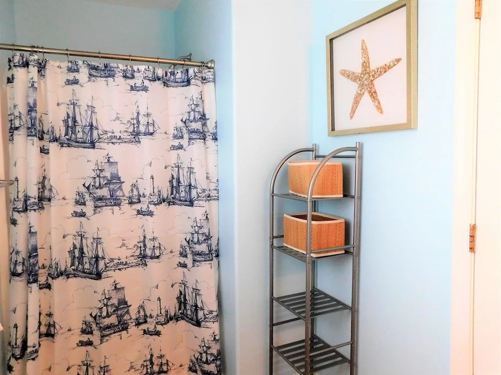 Located In Ocracoke Ge Within Walking Distance Of The Harbor, Shops And Restaurants. 1 Bedroom Condo