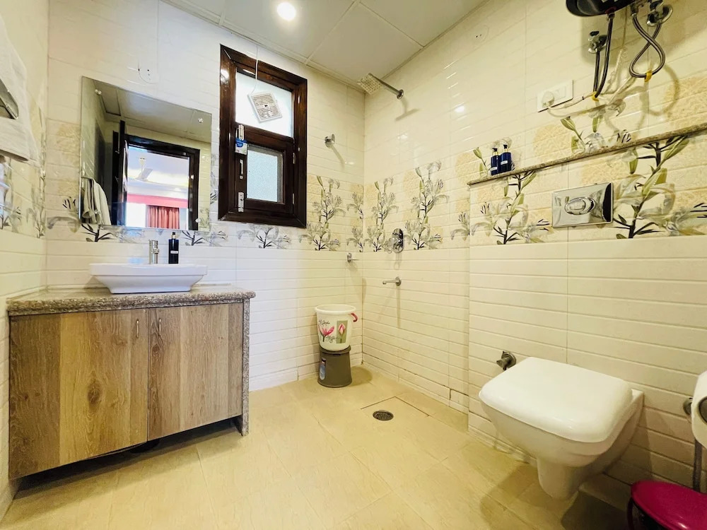 BedChambers Serviced Apartments, Sector 38