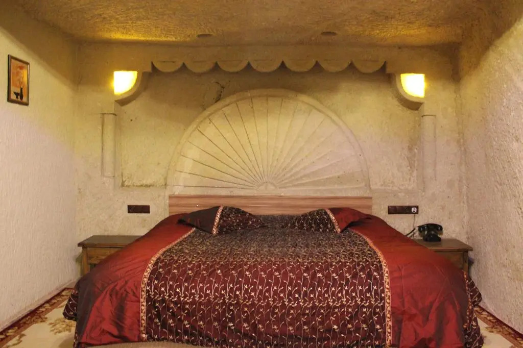 Dilek Tepesi Cave Hotel