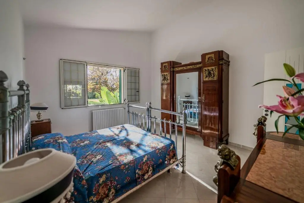 Villa con grande piscina privata e 5 camere m550